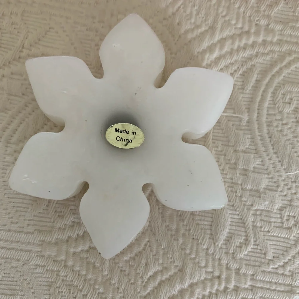 NWT Williams Sonoma Floating Candle Snowflake Shaped Set of 3 White Silver VTG